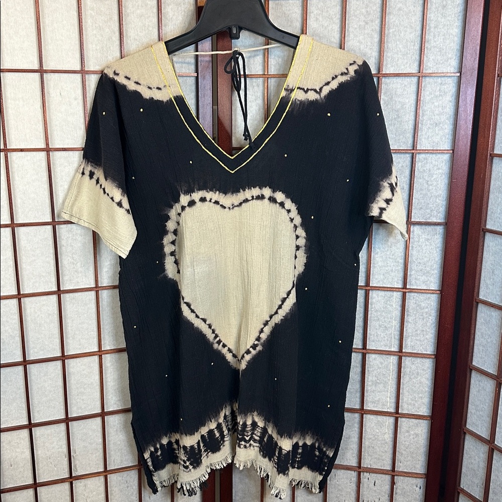 Natural Life Black and Gold V-Neck Short Sleeve Top